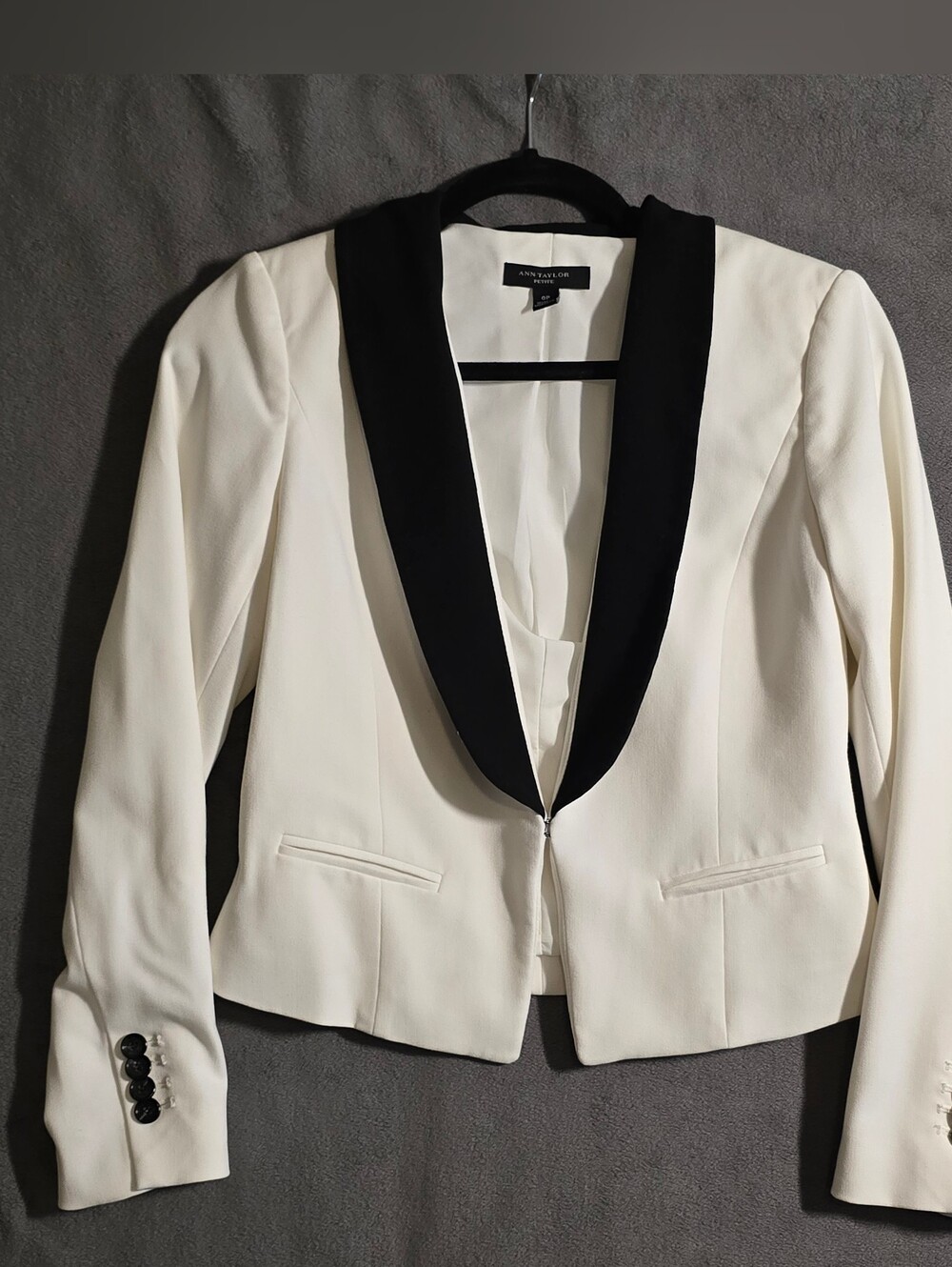 EUC Ann Taylor Black-and-White Collar Blazer XS Petite